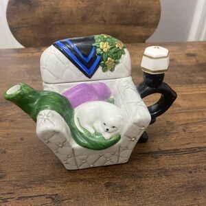 Vintage Houston Harvest Cat on a Chair Teapot